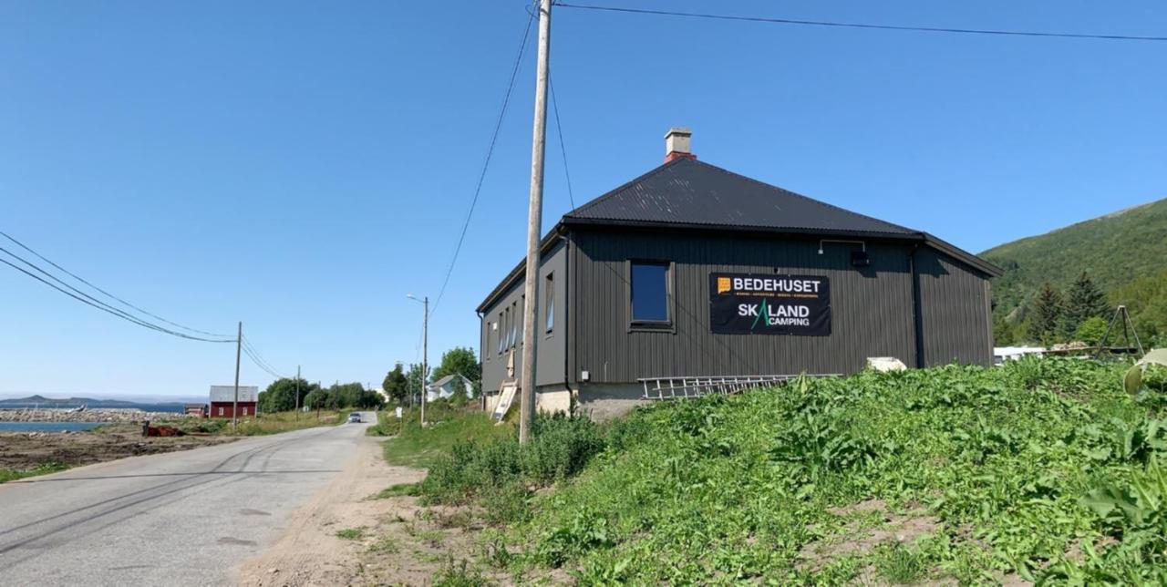 ホテル Bedehuset Basecamp Senja Skaland エクステリア 写真