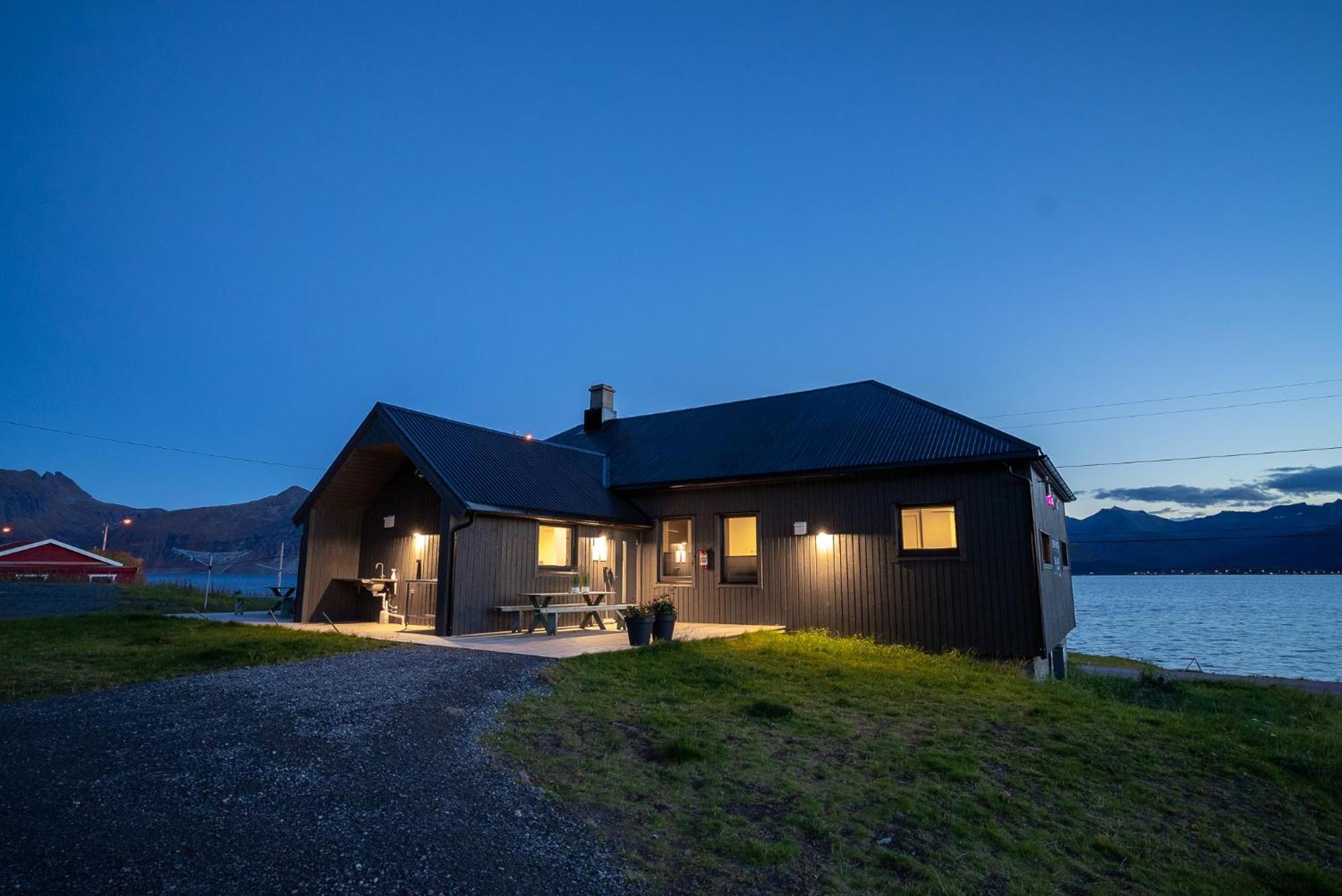 ホテル Bedehuset Basecamp Senja Skaland エクステリア 写真
